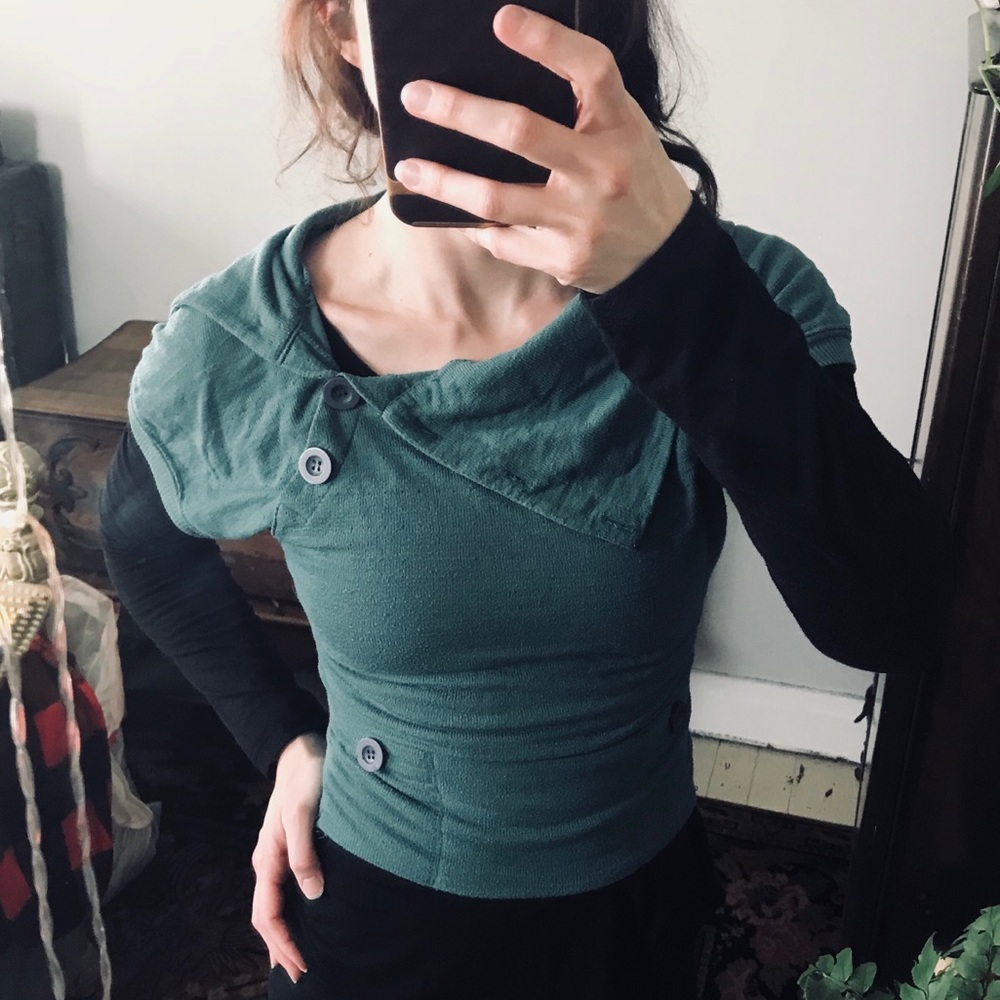 Teal button top